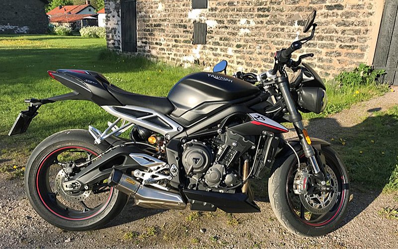 Svart Triumph Street Triple 675 RS stulen i Söderfors