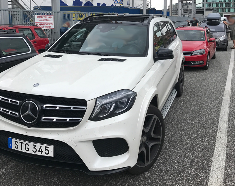 Vit Mercedes Benz GLS 350D med AMG paket stulen i Västerås