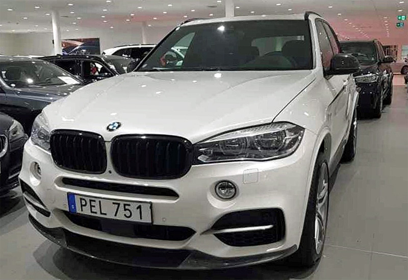 Vit metallic BMW X5 M5.0D stulen i Karlstad