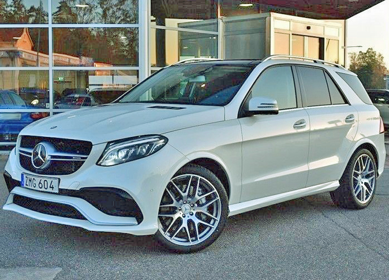 Vit metallic Mercedes Benz AMG GLE 63 stulen i Huddinge söder om Stockholm