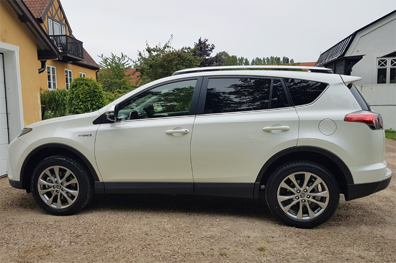 Vit metallic Toyota RAV4 Hybrid AWD stulen i Bara, öster om Malmö