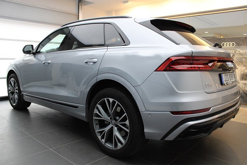 Silvermetallic Audi Q8 50 TDI Quattro stulen i Helsingborg