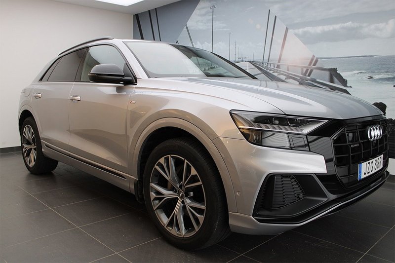 Silvermetallic Audi Q8 50 TDI Quattro stulen i Helsingborg