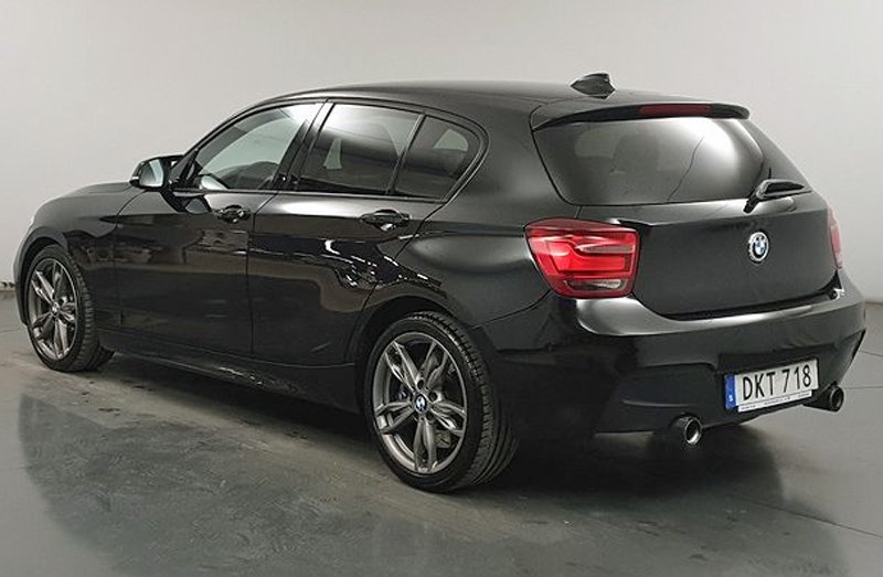 Svart BMW M135I Xdrive stulen i Karlstad