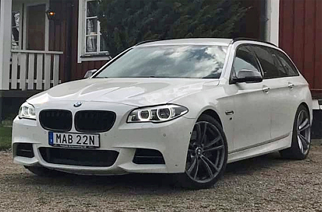 Vit BMW M550D Xdrive Touring stulen i Grästorp