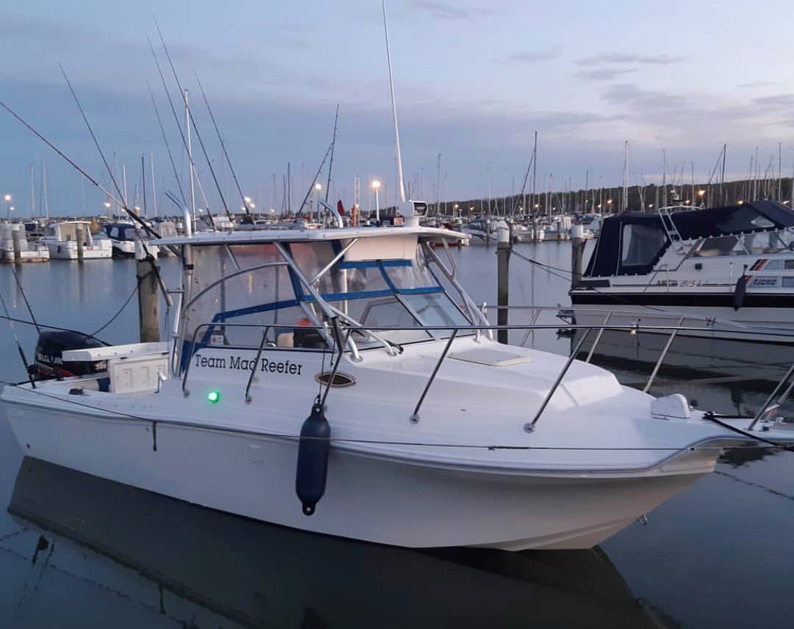 Baha Cruiser 240 med 300Hk Suzuki stulen på trailer vid Björlanda Kiles småbåtshamn strax norr om Göteborg