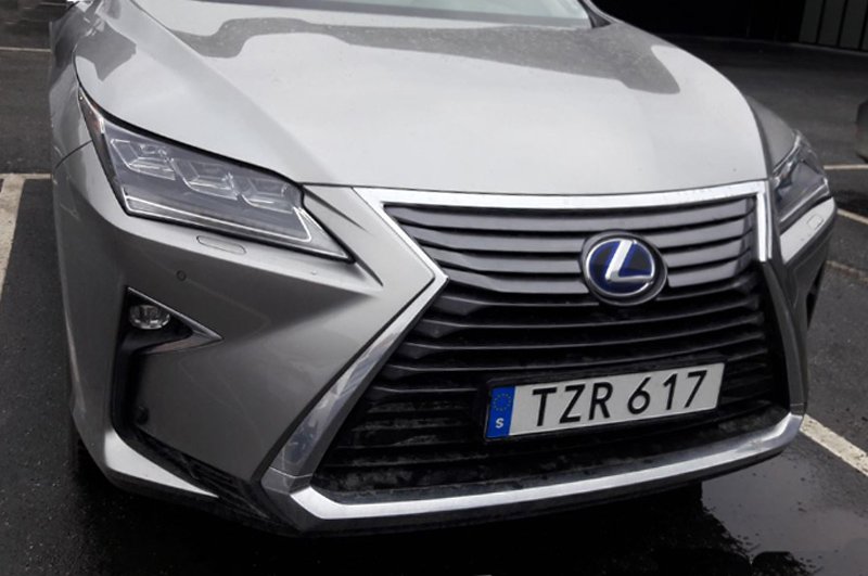 Grå metallic Lexus RX450H Luxury stulen i Enskede Stockholm