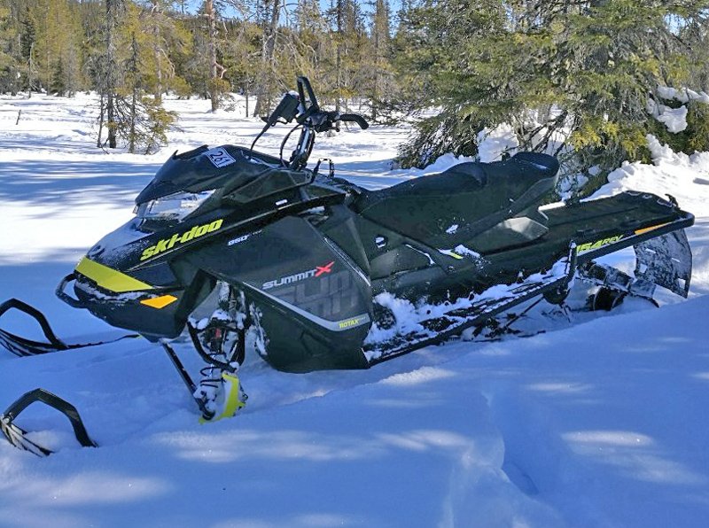 Snöskoter Ski Doo Summit X154 850 stulen på Vittjåkks camping, Arvidsjaur