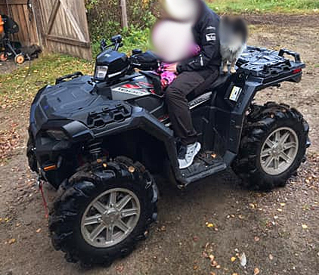 Svart Polaris Sportsman XP 1000 EPS stulen i Hamra, Ljusdals k:n