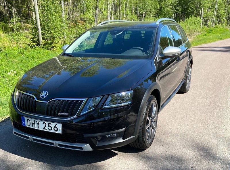 Svart Skoda Octavia Kombi 2.0 TDI 4X4 stulen i Karlstad