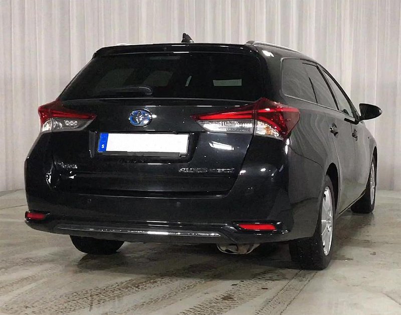 Svart Toyota Auris Touring Sports Hybrid stulen i Norrtälje