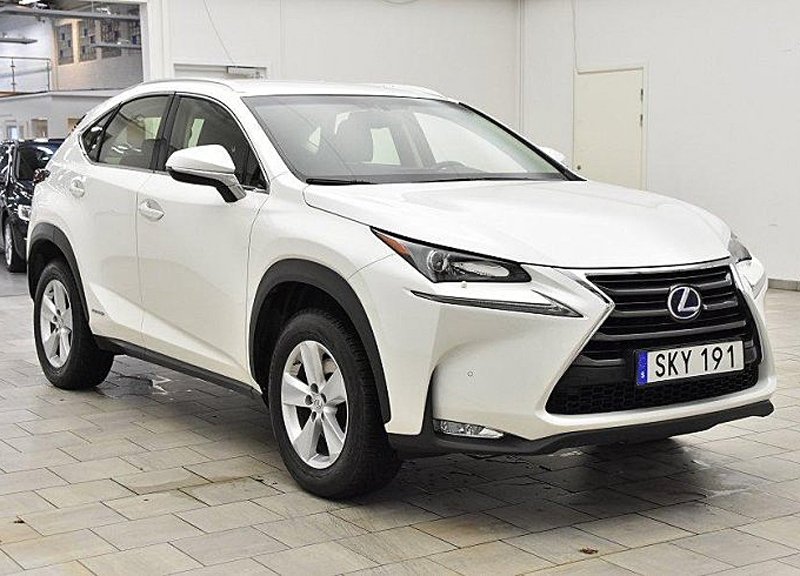 Vit Lexus NX 300H AWD stulen i Djursholm utanför Stockholm