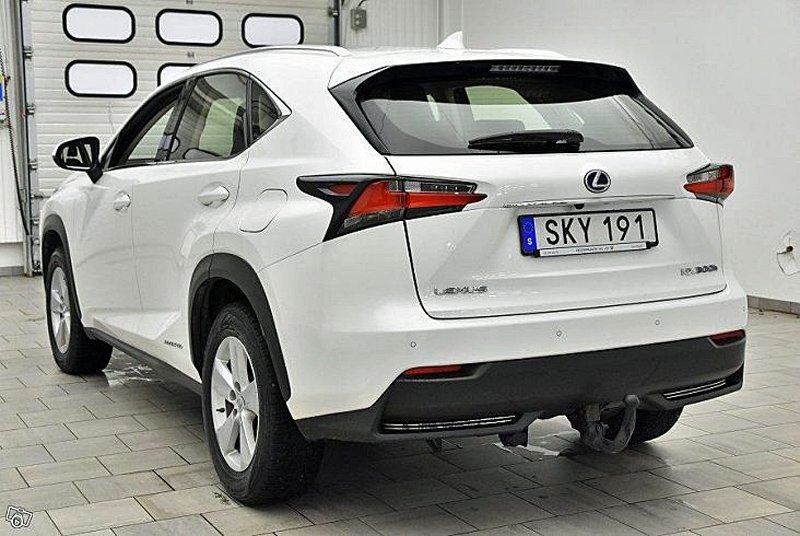 Vit Lexus NX 300H AWD stulen i Djursholm utanför Stockholm