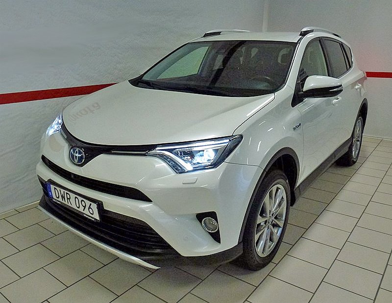 Vit Toyota RAV4 Hybrid 2.5 i-AWD stulen i Anderslöv nordost om Trelleborg