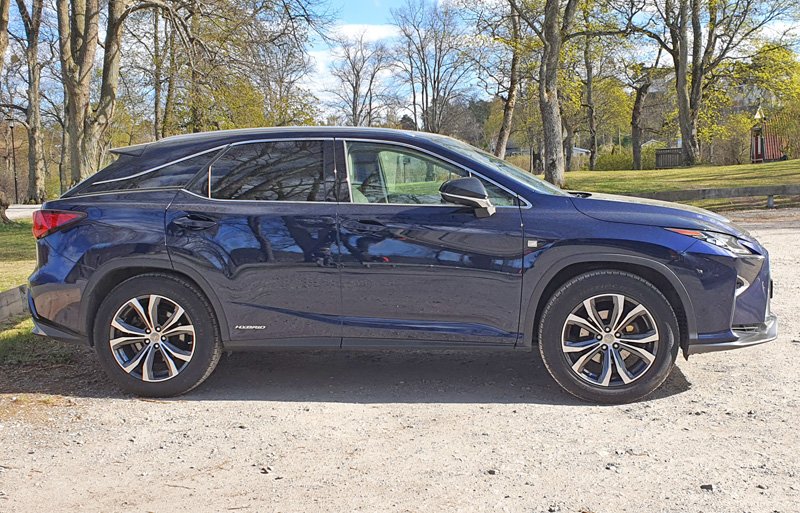 Blå metallic Lexus RX 450H AWD F-sport stulen i Spånga, Nälsta nordväst om Stockholm