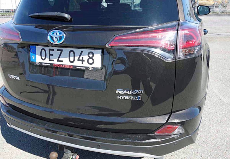 Brunmetallic Toyota RAV4 Hybrid E-FOUR 2.5 i-AWD stulen i Glumslöv mellan Landskrona och Helsingborg