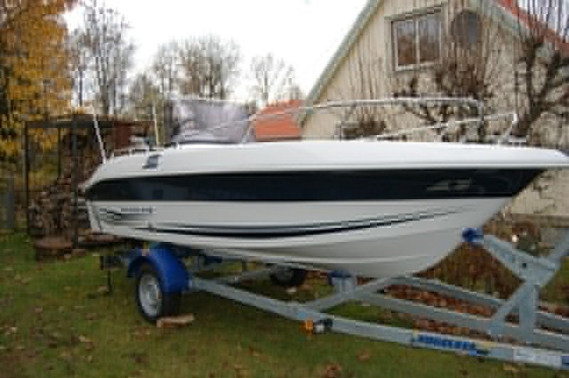 Galeon 475 med 50 hk Evinrude stulen på trailer i Hällekis mellan Lidköping och Mariestad 