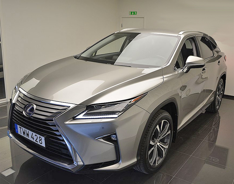 Ljusgrå metallic Lexus RX 450H Comfort stulen i Skälby, Järfälla nordväst om Stockholm