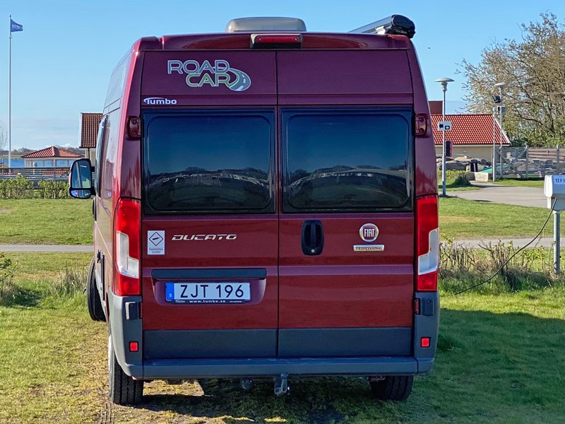 Röd husbil "Plåtis" Fiat Poessl Roadcar 600 stulen i Nykvarn väster om Södertälje