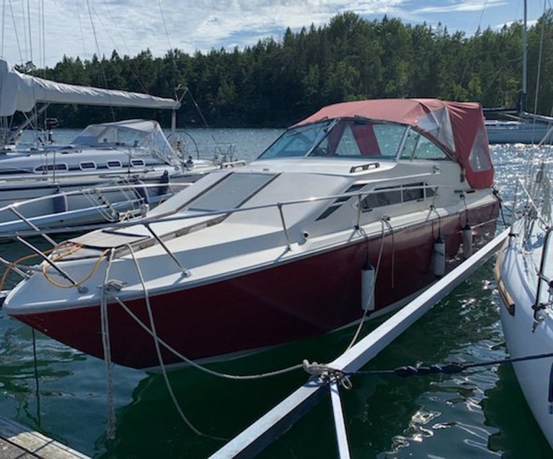 Sea Ray 260 Sundancer stulen på Ingarö öster om Stockholm. 