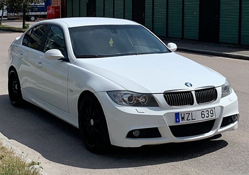 Vit BMW 325I stulen i Helsingborg