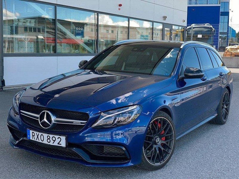 Blå metallic Mercedes Benz C63 AMG S Touring stulen i Skokloster mellan Uppsala och Enköping