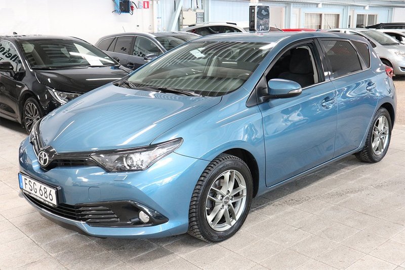 Blåmetallic Toyota Auris 1.2 Turbo Touch and Go stulen i Bjärred norr om Malmö