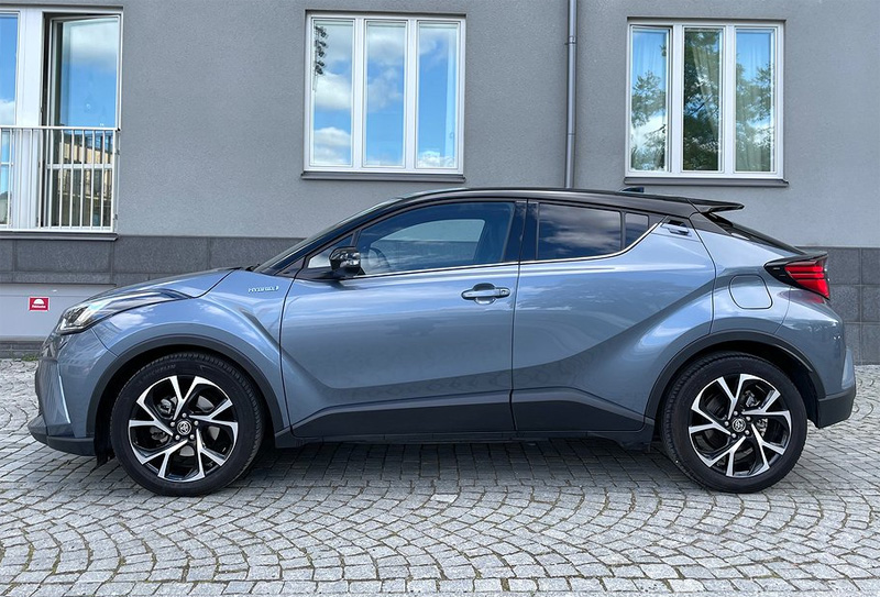 Gråmetallic Toyota CH-R stulen i Solna utanför Stockholm