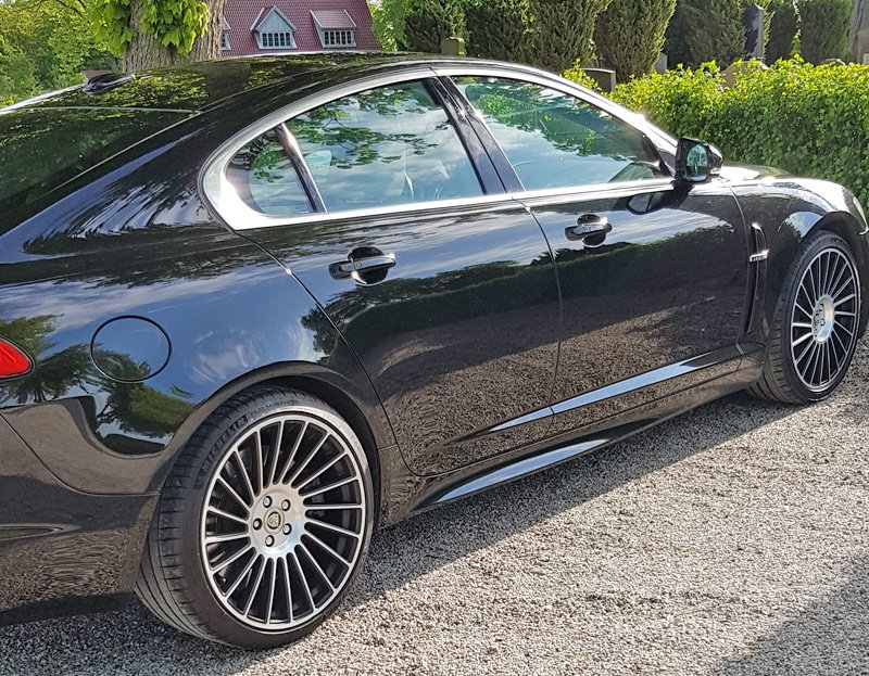 Svart Jaguar XFR stulen i Malmö