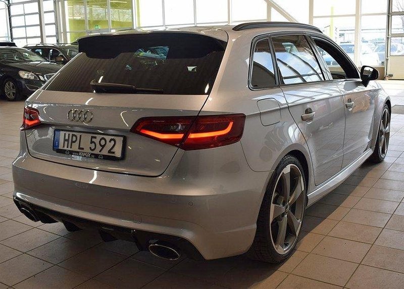 Grå metallic Audi RS3 Sportback Quattro stulen i Upplands Väsby norr om Stockholm