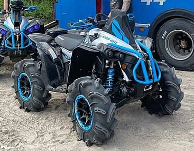 Två fyrhjulingar Can Am Renagade 1000 XMR stulna efter inbrott i grannfastigheter norr om Örkelljunga