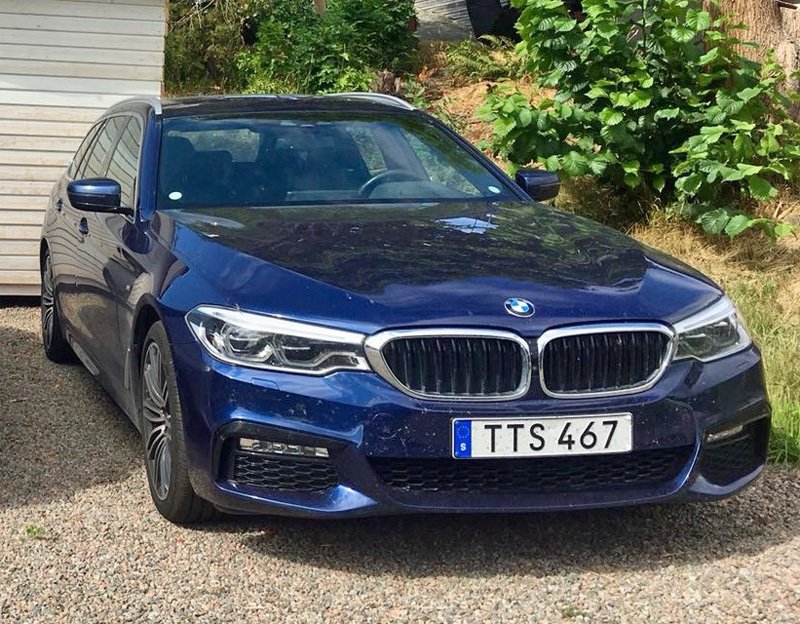 Blå metallic BMW 530D Xdrive Touring stulen i Uppsala