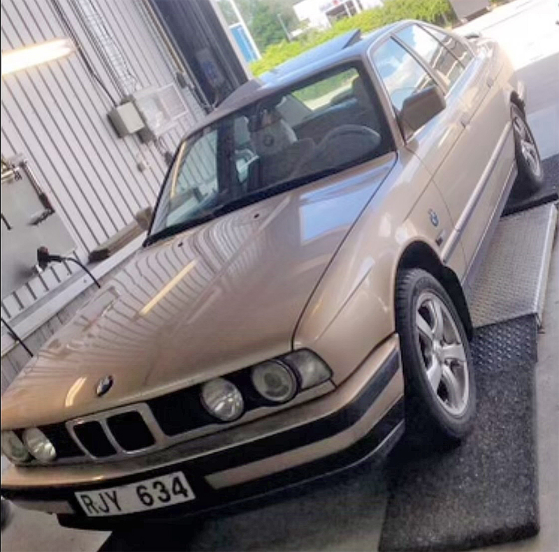 BMW 525 IA E34 stulen i Kista norr om Stockholm
