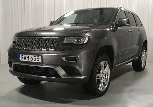 Grå metallic Jeep Grand Cherokee stulen i Limhamn, Malmö