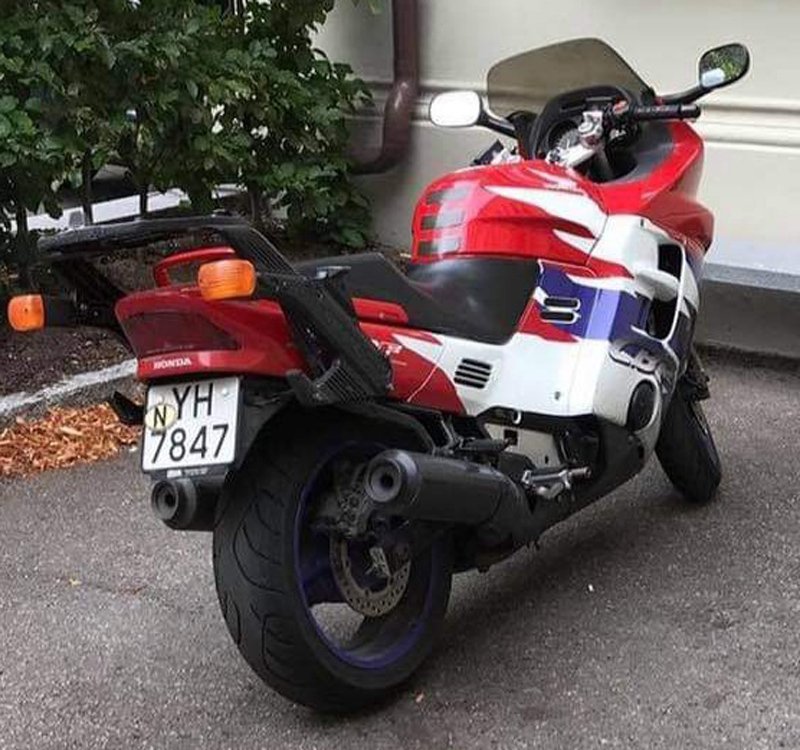 Honda CBR 1000F stulen i Uppsala