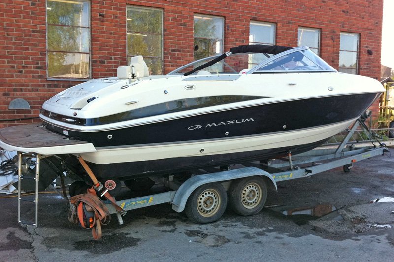 Maxum 2100 SC3 stulen i Gäddeholms båthamn Västerås