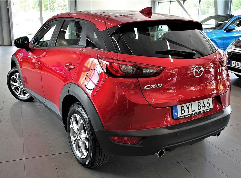 Röd Mazda CX-3 stulen i Kungsängen