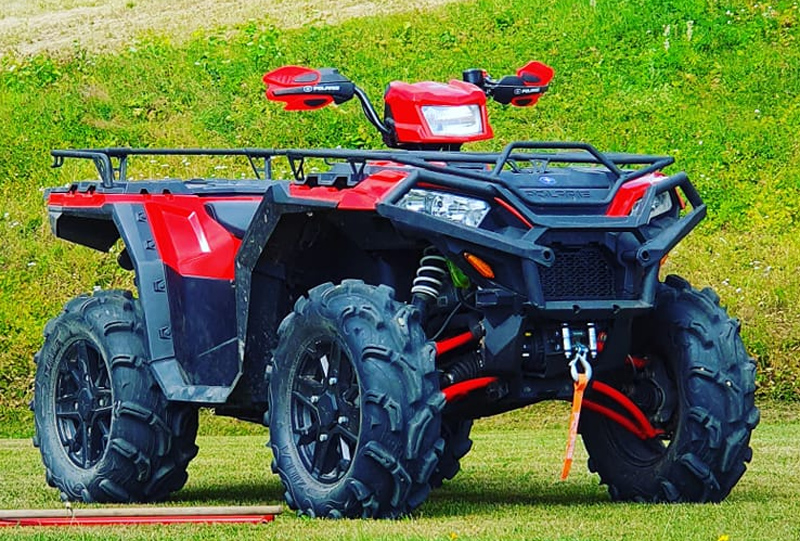 Röd Polaris Sportsman XP 1000 EPS stulen i Åsarna söder om Svenstavik