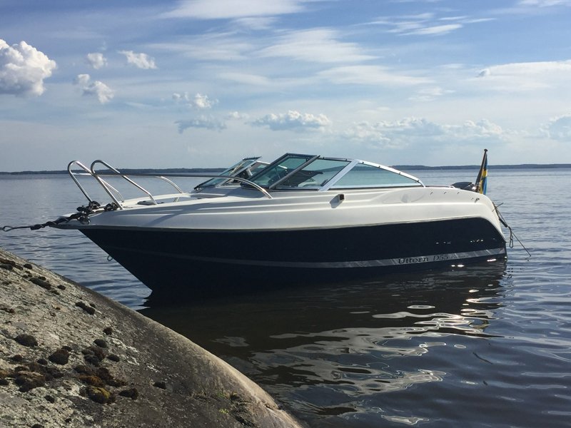 Uttern D55 Exclusive med 90 Hk Mercury stulen i Västerås