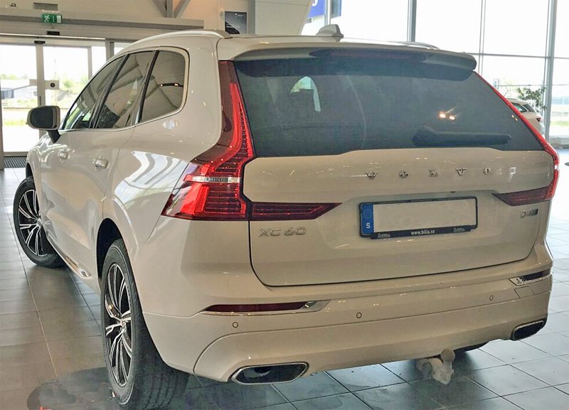 Vit Volvo XC60 D4 AWD Inscription stulen i Lomma norr om Malmö