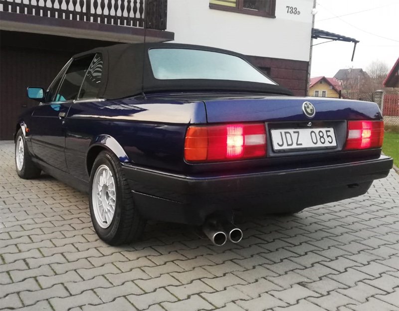 Blåmetallic BMW 320I Cabriolet E30 stulen i Västerhaninge söder om Stockholm