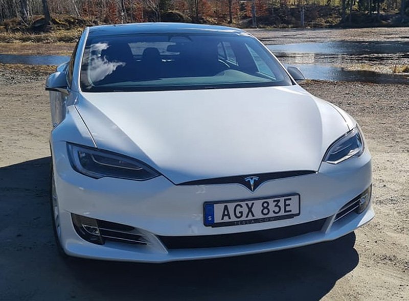 Vit Tesla Model S stulen i Helsingborg