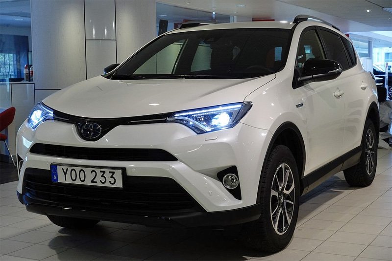 Vit Toyota RAV4 Hybrid AWD stulen i Rimbo väster om Norrtälje