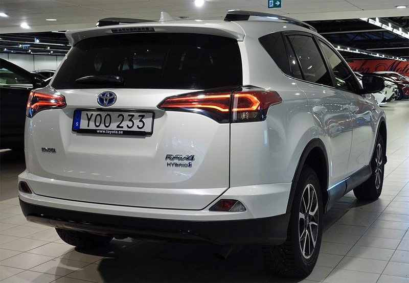 Vit Toyota RAV4 Hybrid AWD stulen i Rimbo väster om Norrtälje