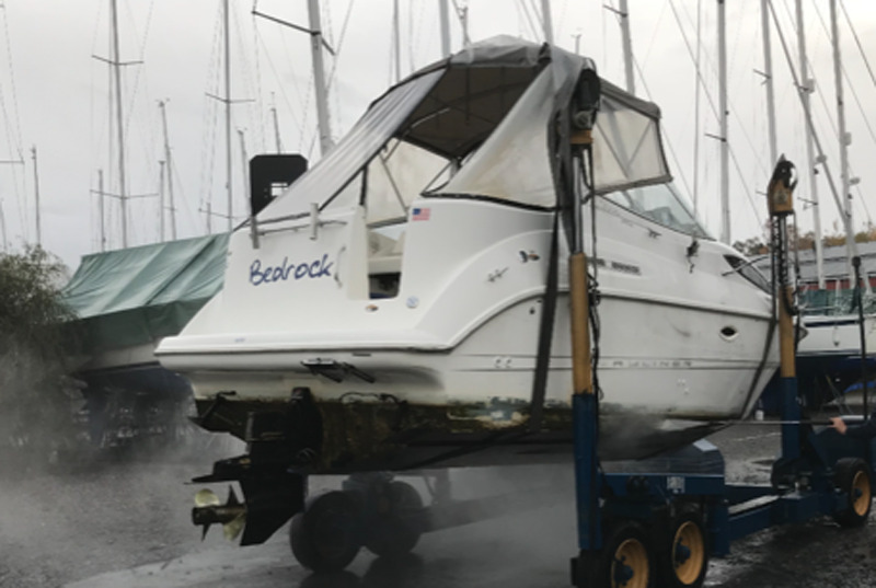 Bayliner 2655 Sierra Sunbridge stulen i Botkyrka, Stockholm 