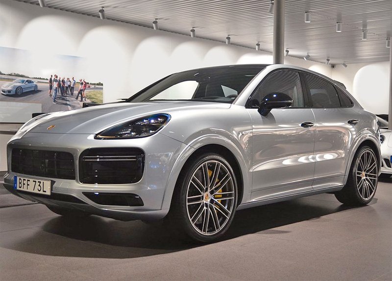 Silvermetallic Porsche Cayenne Coupé Turbo S E-Hybrid stulen i Unnaryd