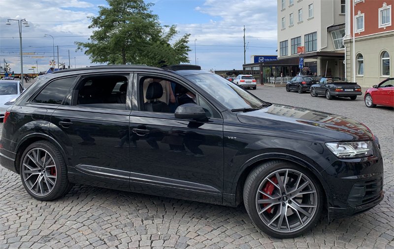 Svart Audi SQ7 Quattro stulen i Jönköping