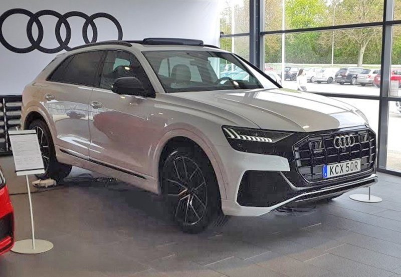 Vit Audi Q8 50 TDI Quattro stulen i Degeberga söder om Kristianstad