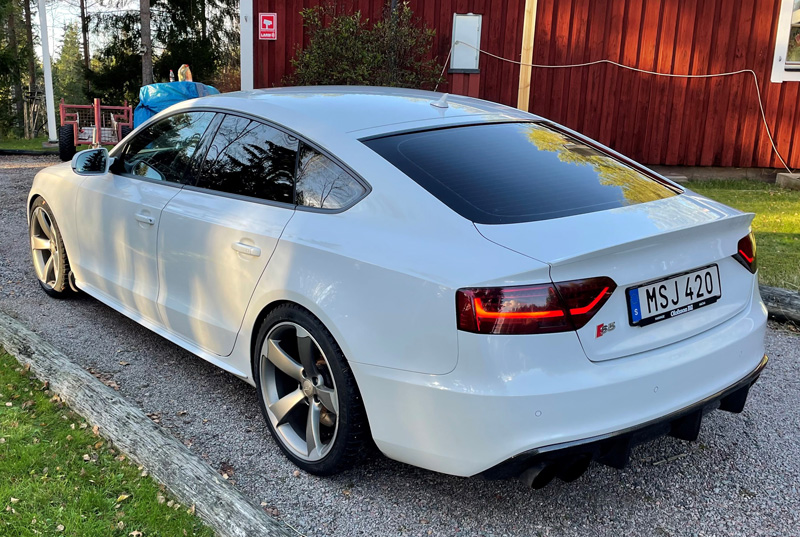 Vit Audi S5 Sportback Quattro stulen i Borlänge