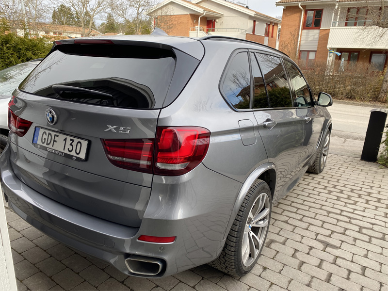 Grå metallic BMW X5 Xdrive 40D stulen i Järfälla nordväst om Stockholm